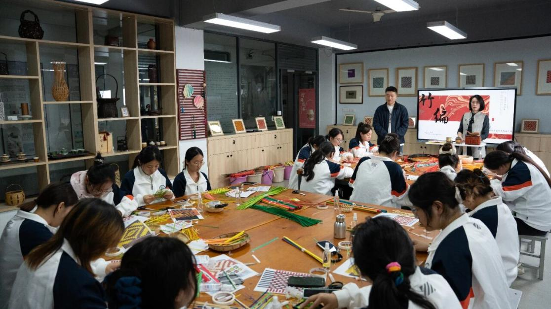 為非遺“添彩”,為青春“賦能”:江蘇建院的文化育人新實踐